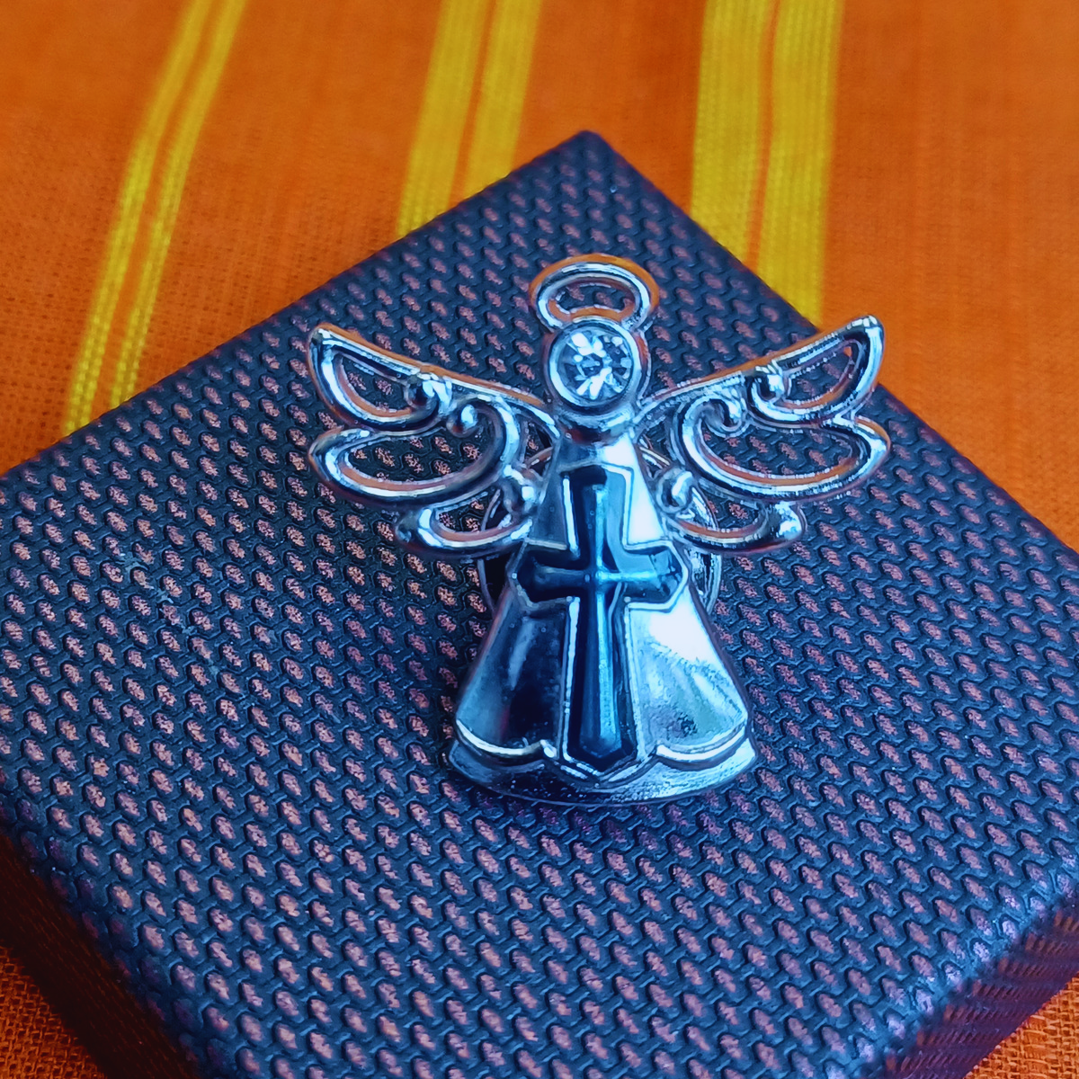 Angel - lapin pin